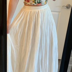 White long skirt, chiffon type material